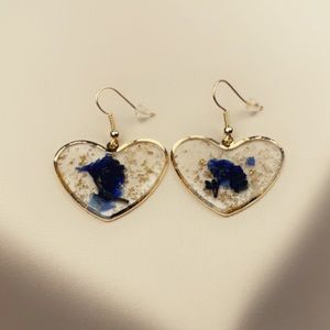 Heart earrings with flower